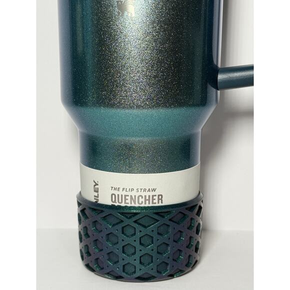 Stanley Holiday 2025 PONDEROSA SHIMMER 40oz Protour Quencher Tumbler BNWT + Boot - Picture 4 of 8